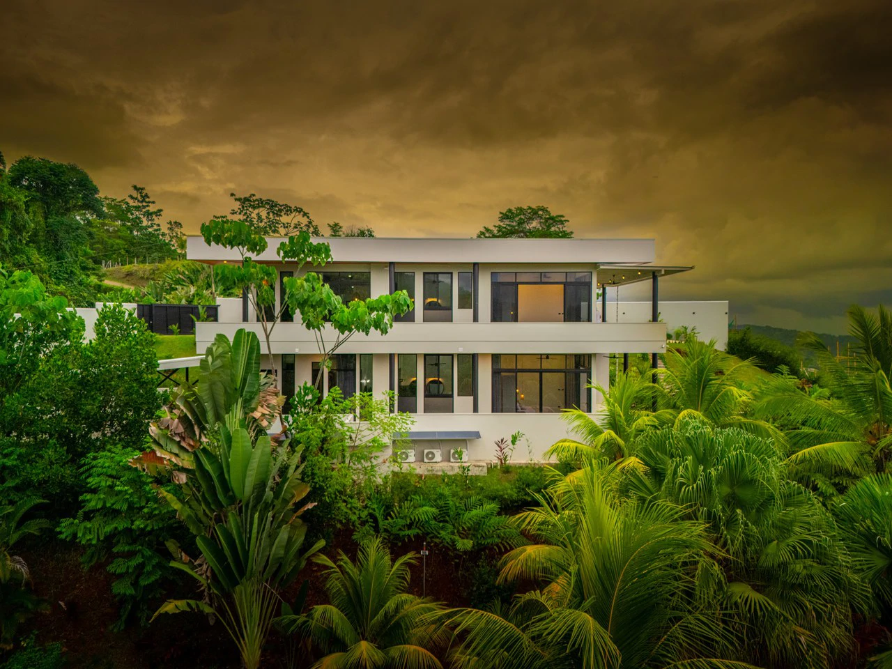 Lion's Gate Sunset Estate - Gallery image 24
