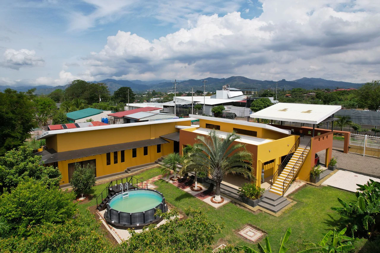 Modern Furnished Home Just 5 Minutes from Downtown Grecia