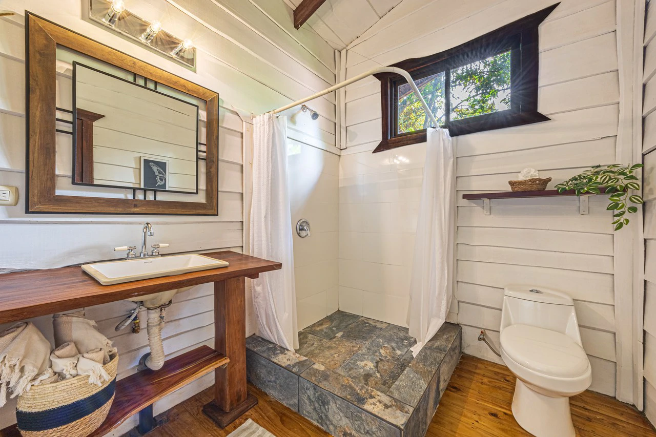 A Jungle House Built of Wood & River Dreams - Gallery image 16