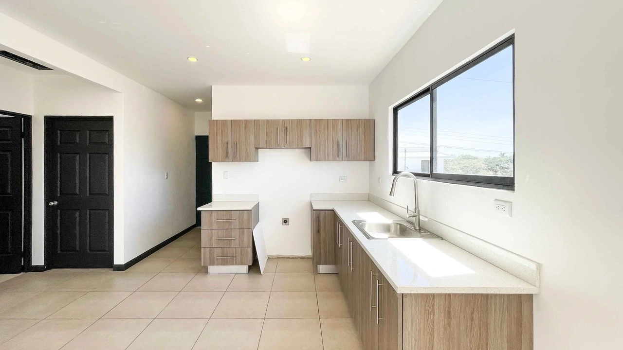 Charming New House for Sale in Gated Community - Gallery image 6
