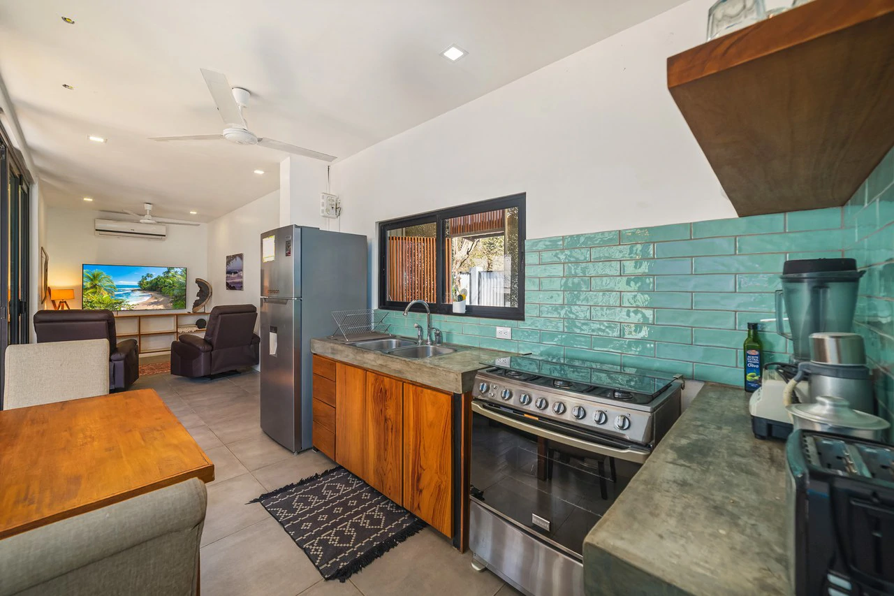 Surfside Container Home: Turnkey 2BR & Mixed-Use Potential - Gallery image 7