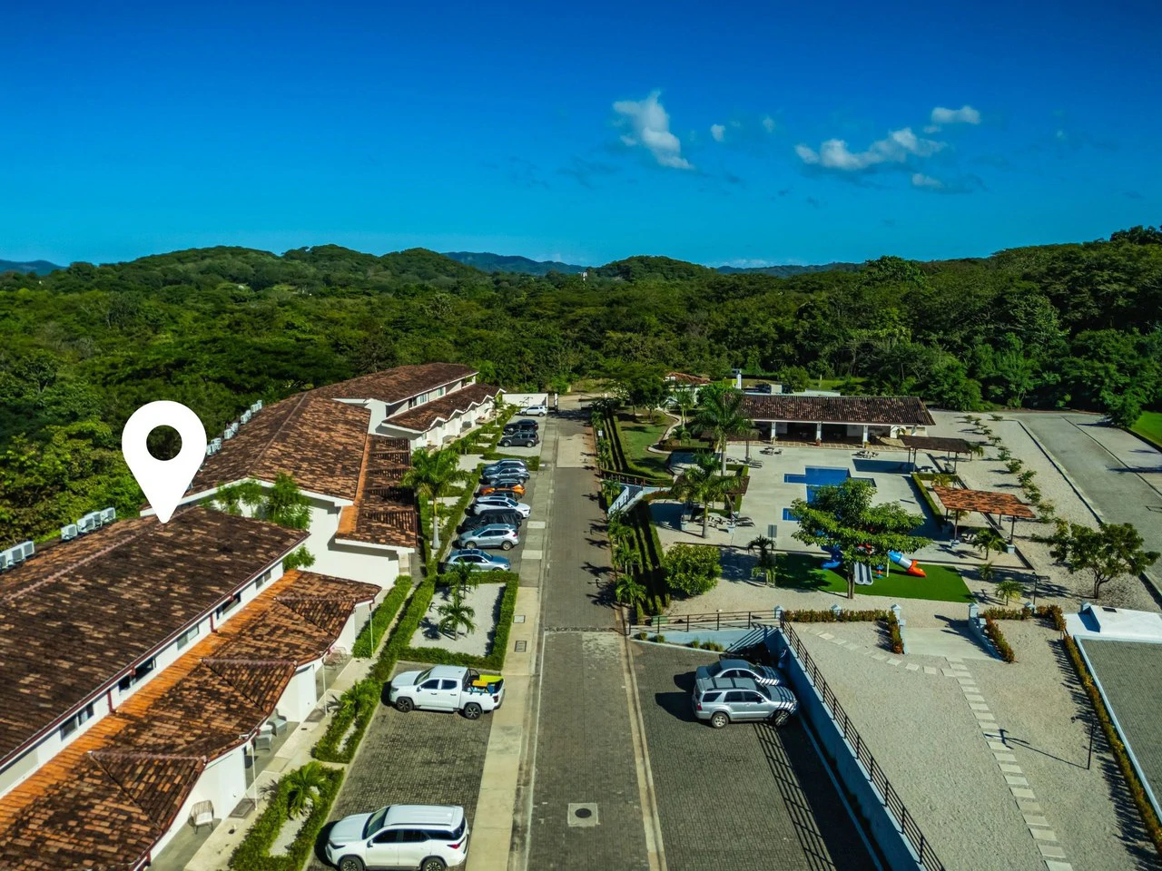 Jacarandas #11: Elegant Townhouse Minutes from the Beach - Gallery image 10