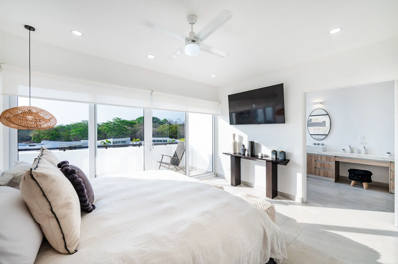 The Enclave: Ultra-Modern 5 Bedroom Villa Located Minutes From the Beach! - Gallery image 25
