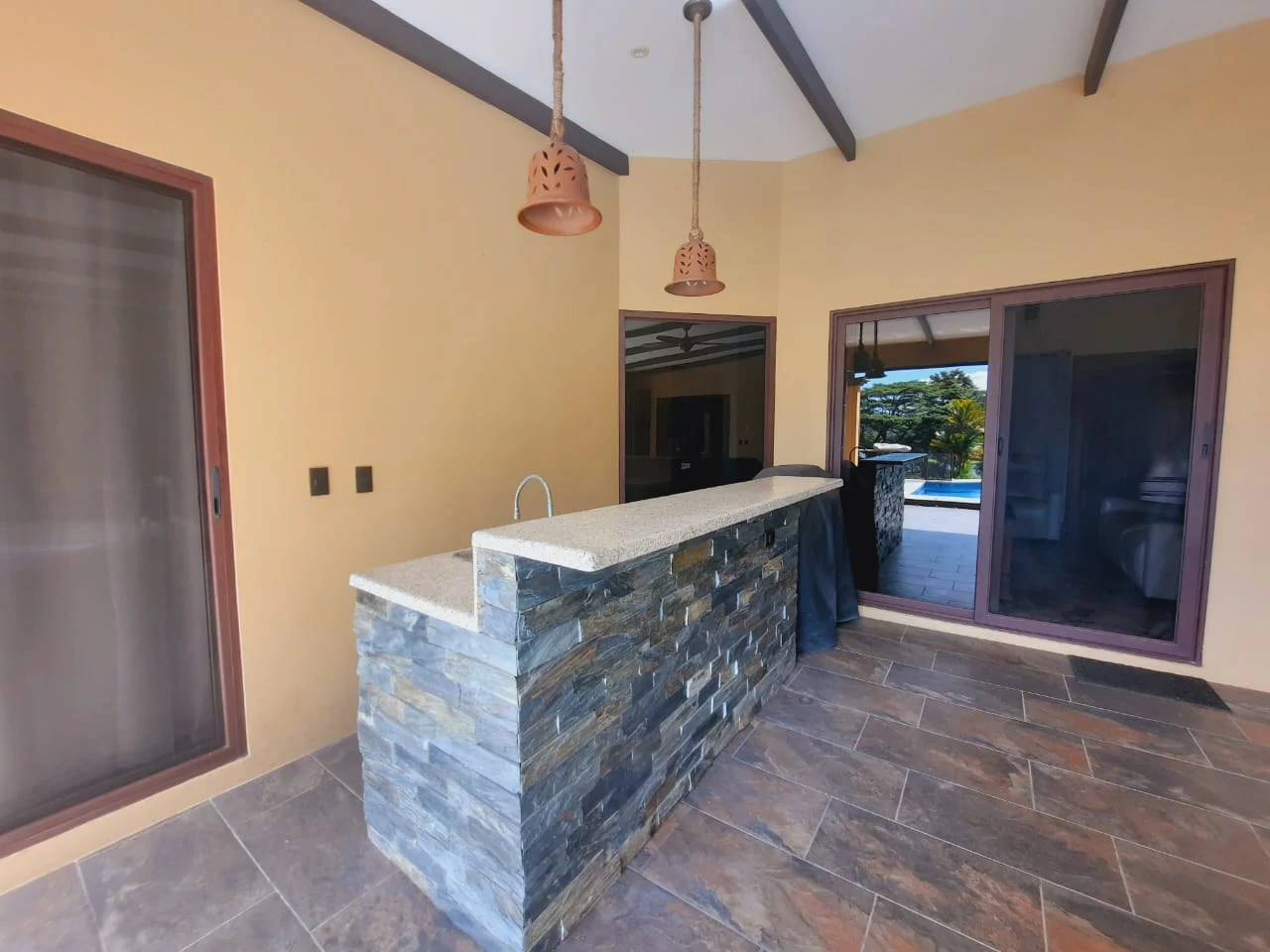 LA TOSCANA - Mediterranean Style Luxury Home on Lake Front Property. - Gallery image 17
