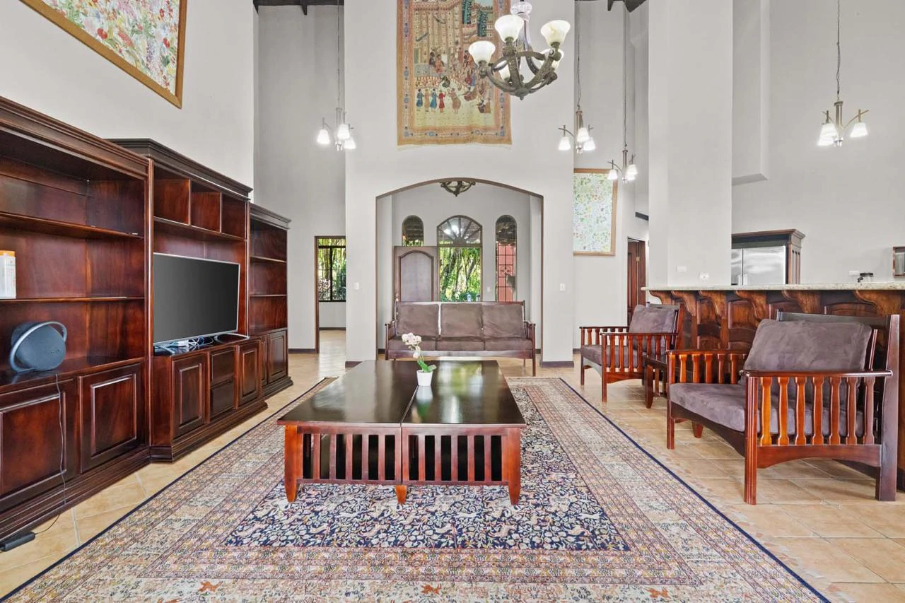 Celebrity Home with Spectacular Views: Seller Financing With 50% Down-Contact Us For More Information - Gallery image 4