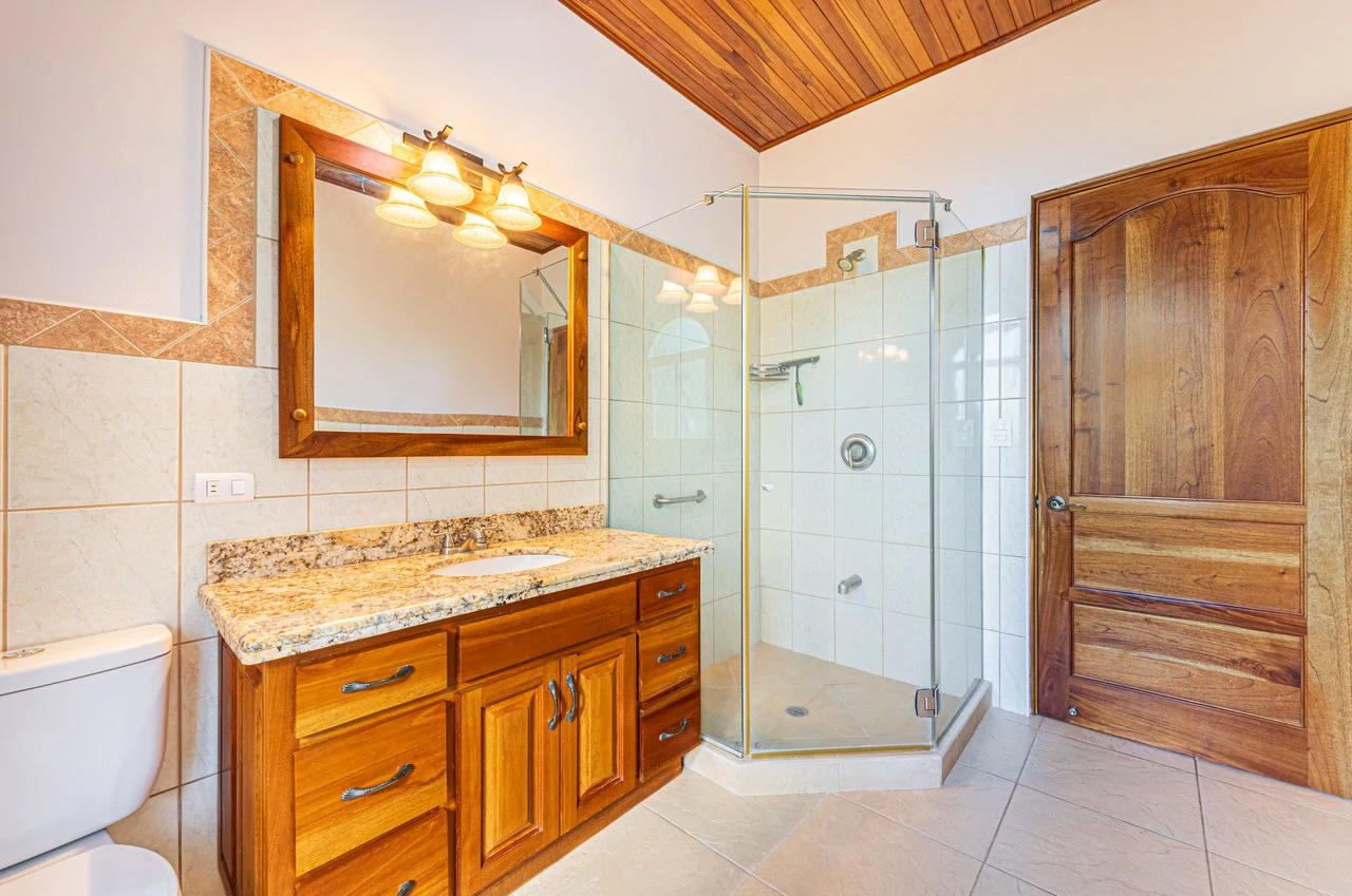 Elegant 3 Bedroom + Office Jungle Home in Puesta Del Sol, Ojochal - Gallery image 13
