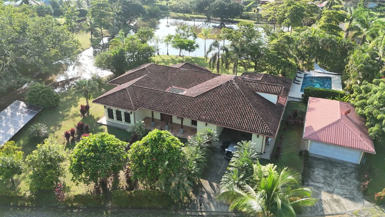 Tropical Luxury Estate with Private Lake, Pool & Prime Location Near Costa Rica’s Best Beaches: Near the Coast House For Sale in Parrita - Gallery image 5