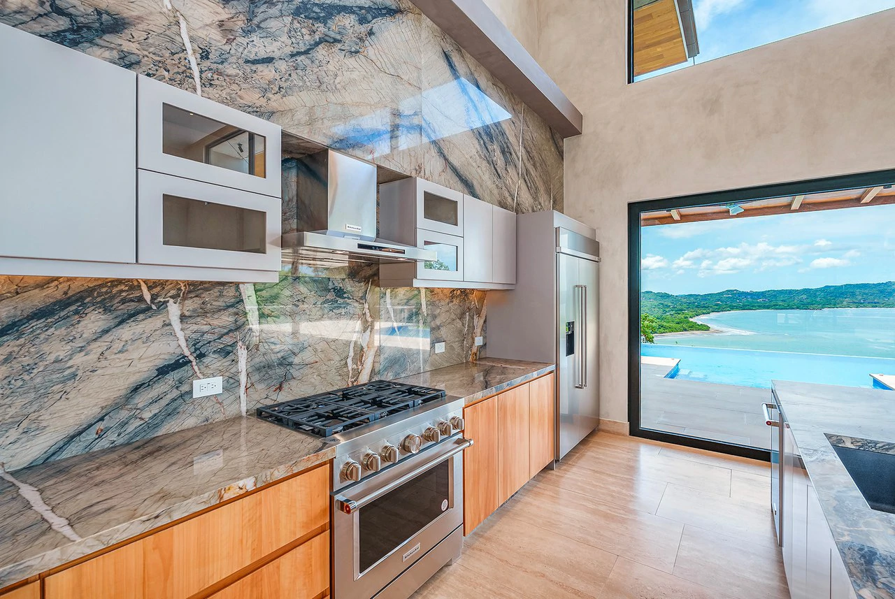 Casa Vision: Luxury Estate with Sweeping Ocean Views - Gallery image 10
