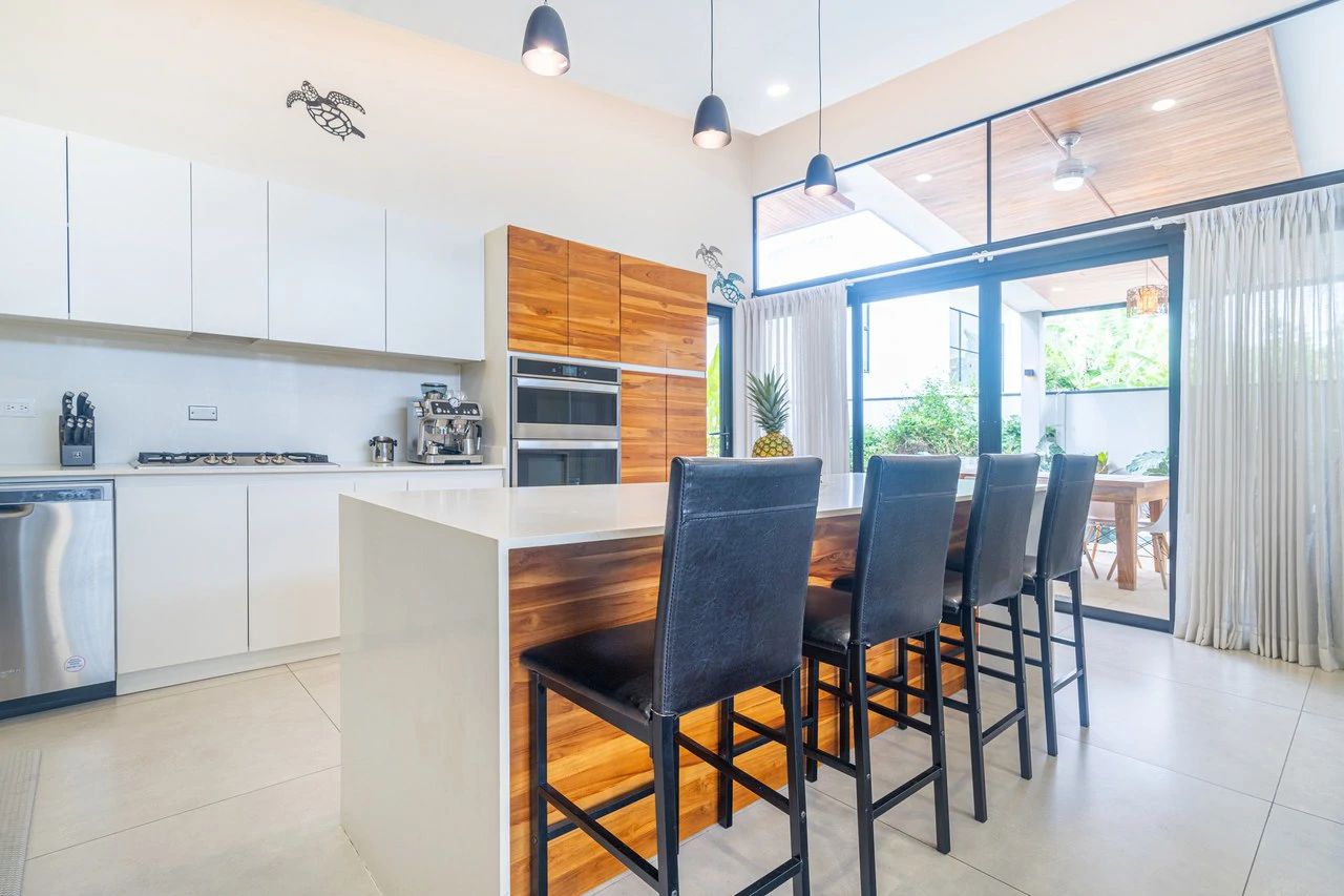 Casa Cola Ballena: Modern new construction, walk to the beach, Best in class location - Gallery image 16