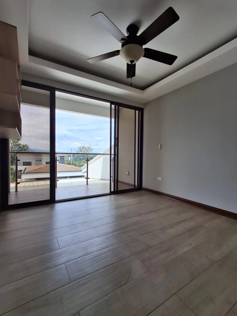 Move In Ready with private pool! - Gallery image 4
