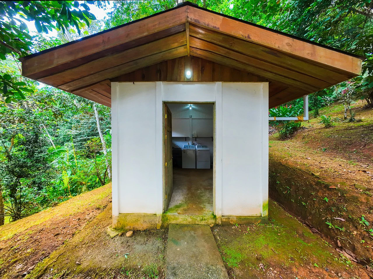 Serene Jungle Home + Guest Cabin on 3 Acres and River - Gallery image 36
