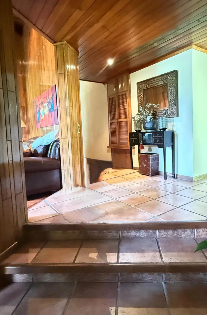 Detached single-family home for sale Costa Rica Escazu with big garden - Gallery image 14