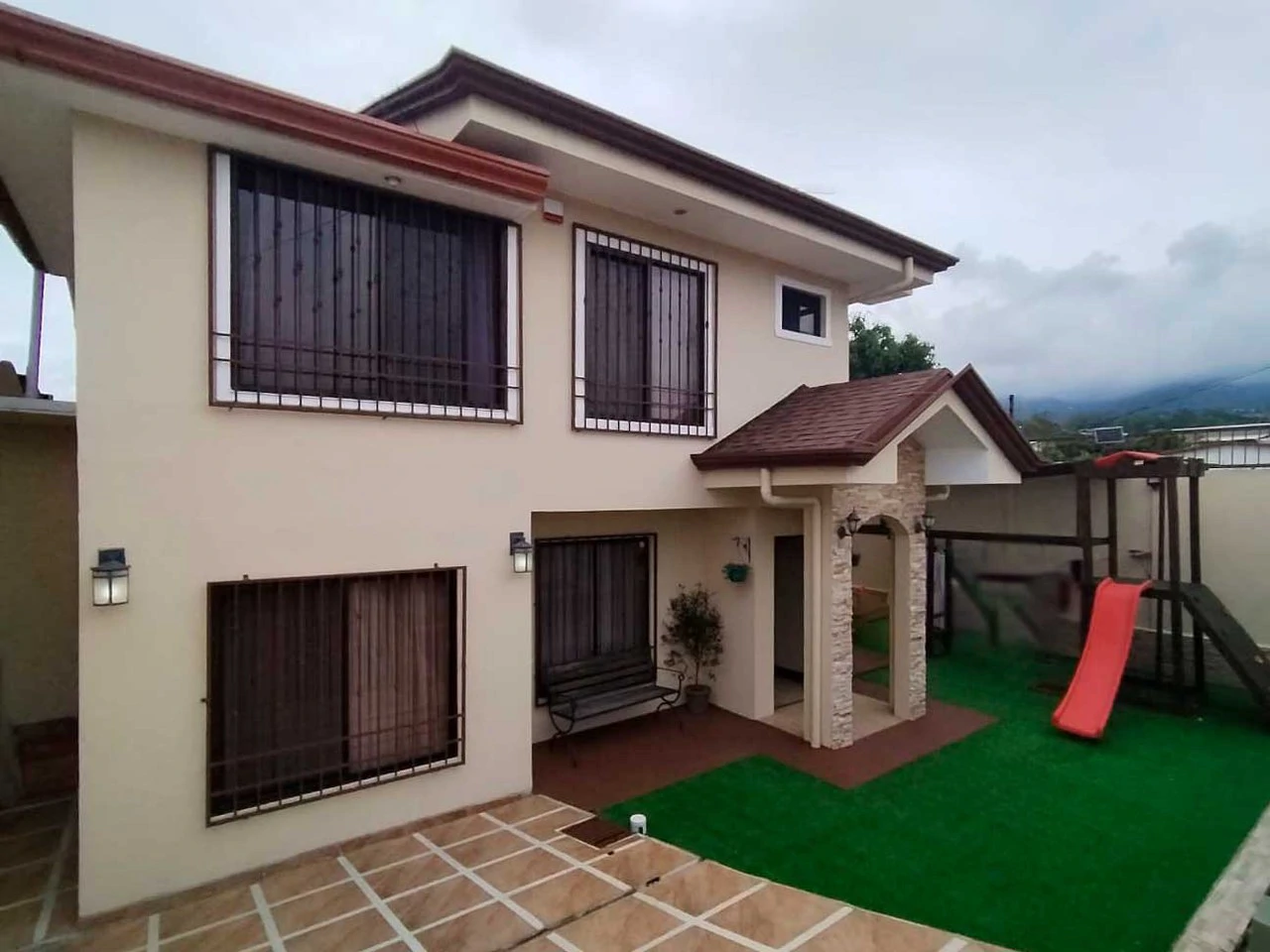 Lovely 2-Story House for Sale in Grecia