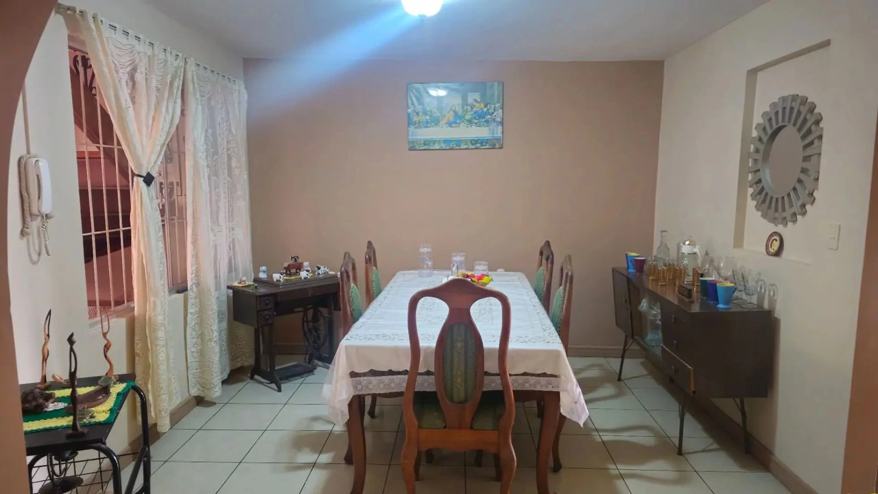 Spacious 6-Bedroom Family Home in Residencial Saint Clare, Moravia - Gallery image 27