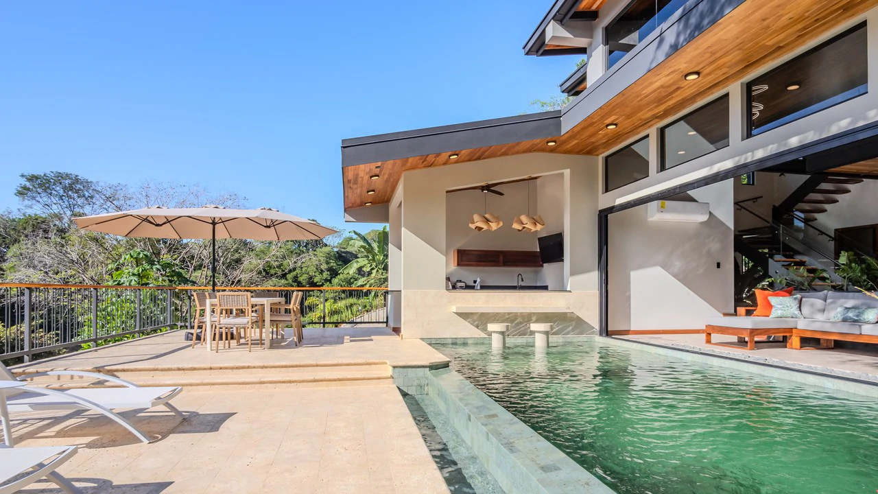 Luxury 3 Bedroom Home with Ocean Views in Downtown Uvita - Gallery image 11