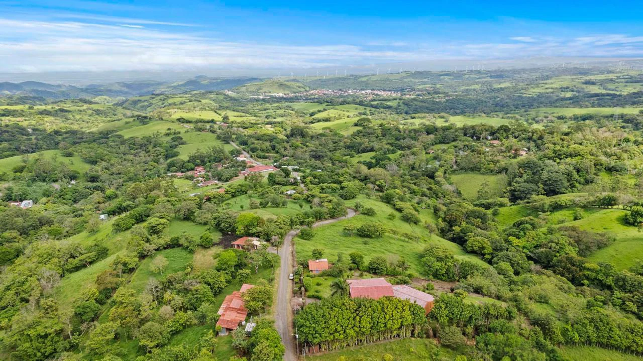 Celebrity Home with Spectacular Views: Seller Financing With 50% Down-Contact Us For More Information - Gallery image 33