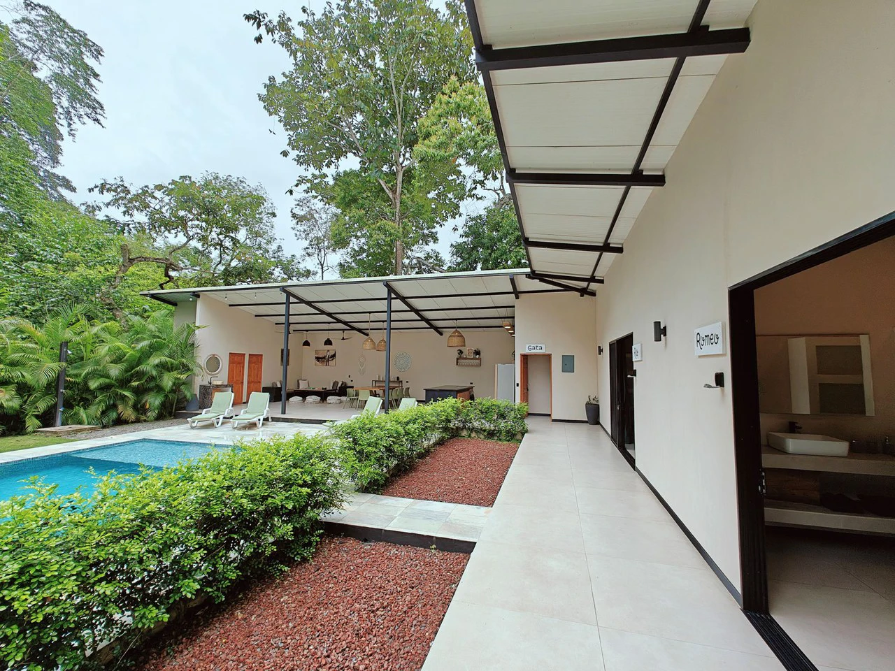 ID 751: Turn-Key Villa with Proven Income Near Cahuita National Park – Main House, Casita, and Stunning Pool on Over Half an Acre - Gallery image 2