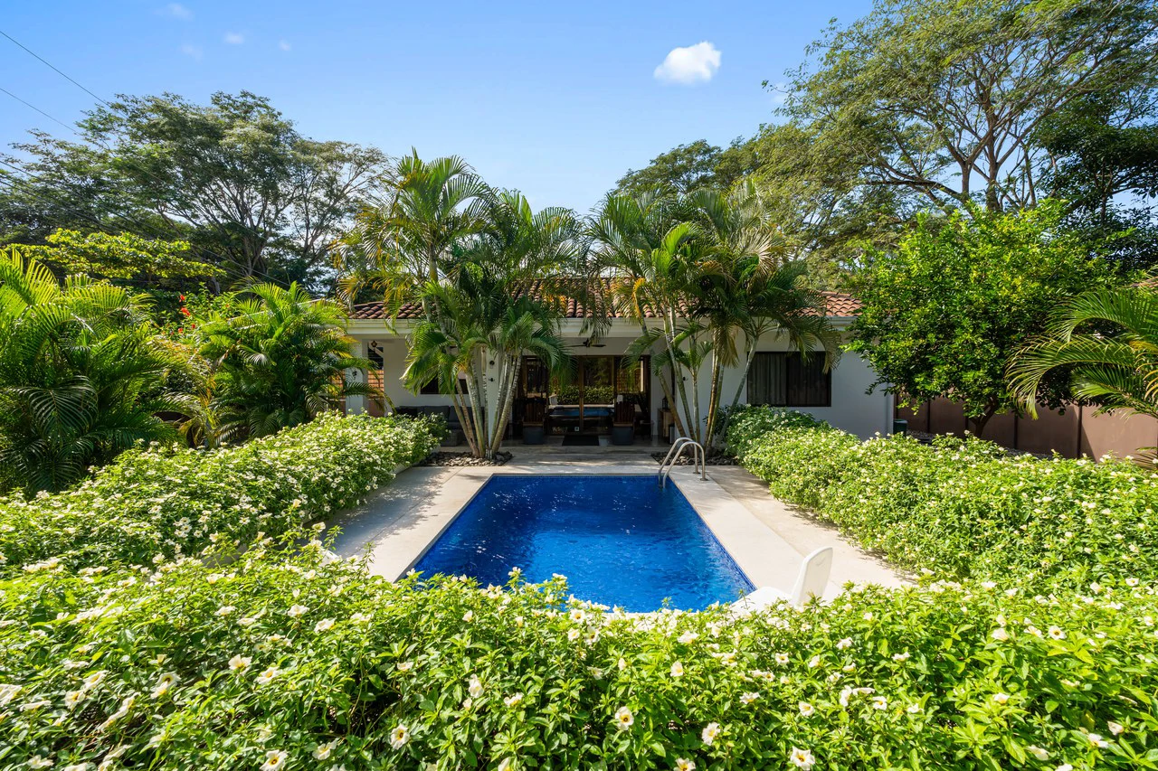 Casa Suerte: Modern 2-Bedroom Tropical Home with Pool Near Playa Potrero and Flamingo Marina - Gallery image 16