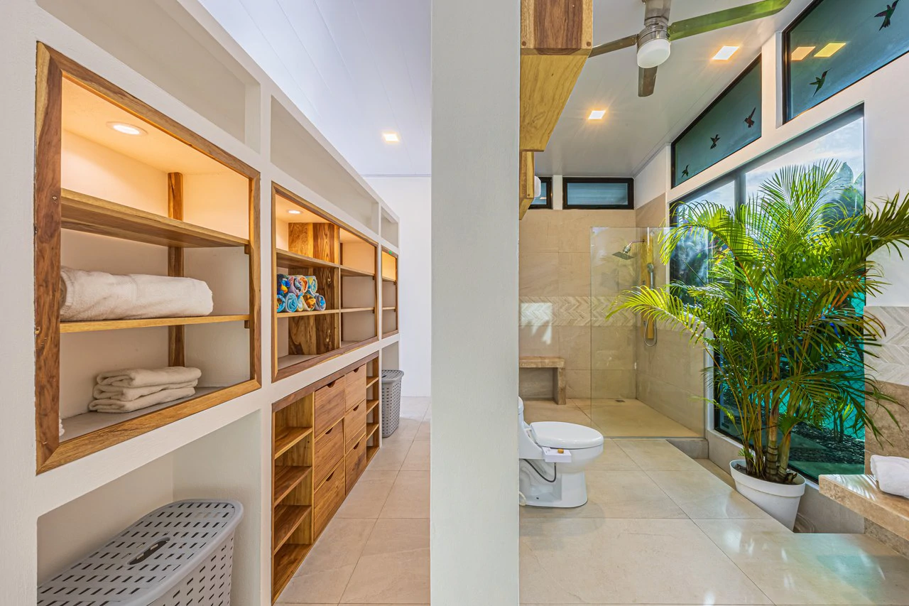 Elegant Tropical Home | 5 Minutes from Marino National Park: Near the Coast House For Sale in Bahía Ballena - Gallery image 27