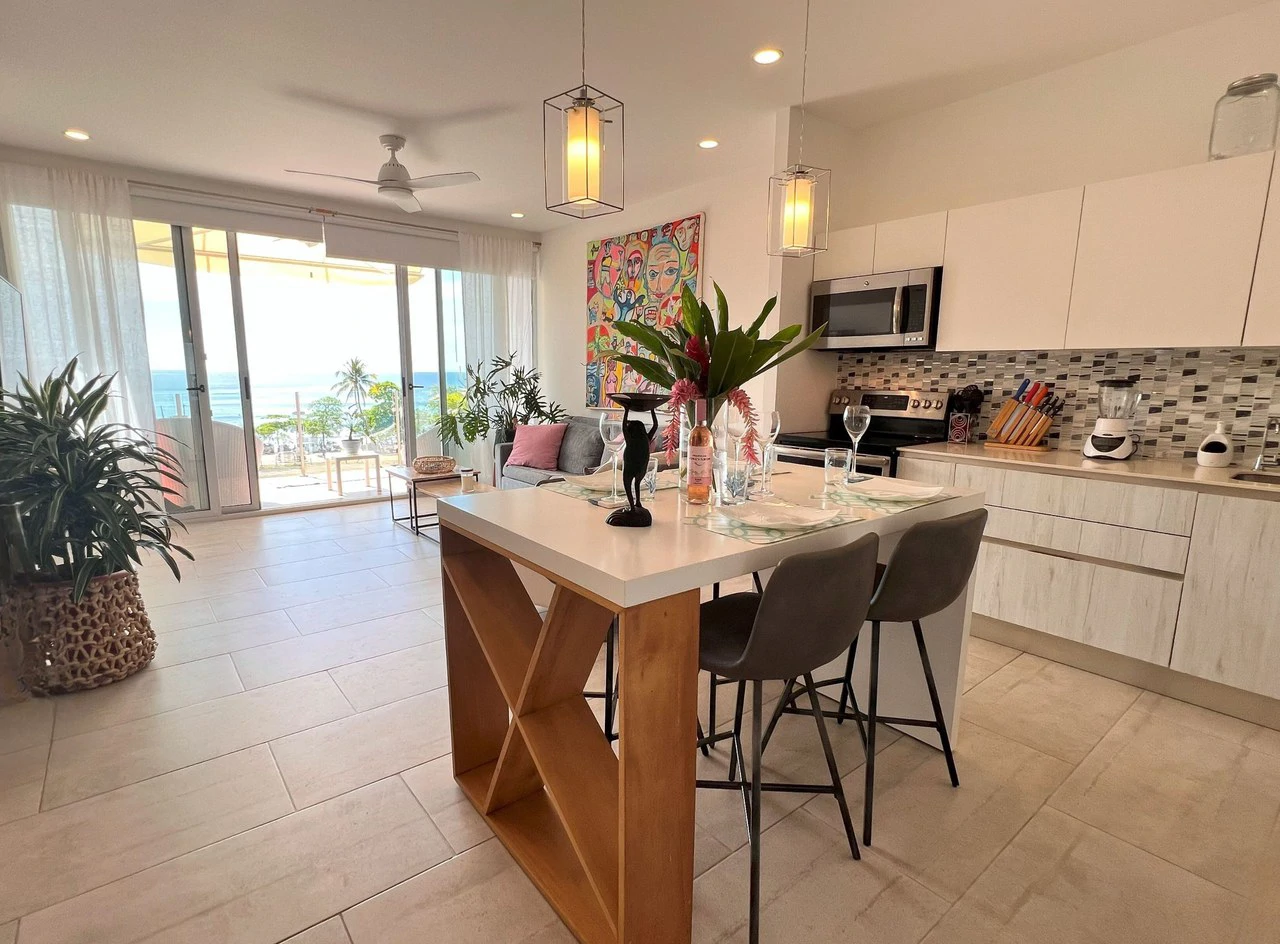 Sunset Boulevard: Stunning 2-Bedroom Oceanview Apartment for Sale in Sunset Blvd, Jaco Beach - Gallery image 5