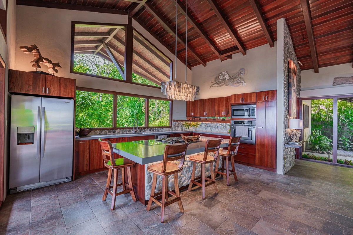 4.6 ACRES – 4 Bedroom Ultra-Private Oceanview Luxury Estate Surrounded by Rainforest!!! - Gallery image 36
