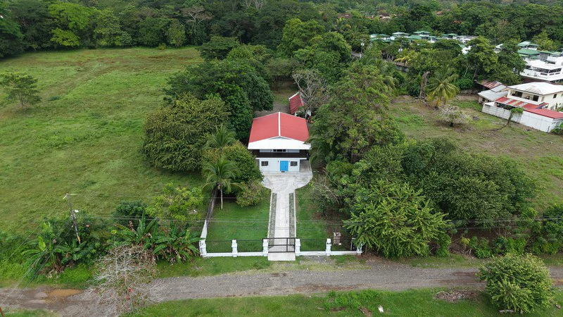 Villa del Mar, one block from the beach in Bejcuo: Fully titled half acre property with 2 level home