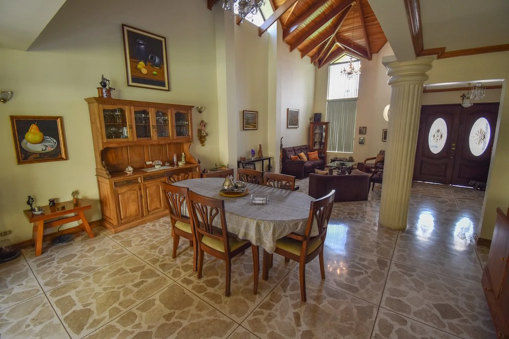 House For Sale in Trejos Montealegre - Gallery image 6