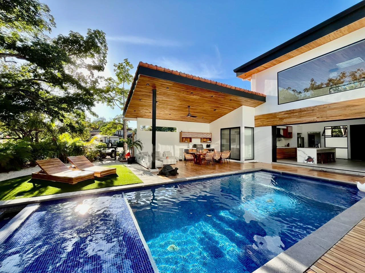 Casa La Ola Perfecta: Luxury 5-Bedroom Home with Pool Near the Beach in Hacienda Pinilla - Gallery image 27