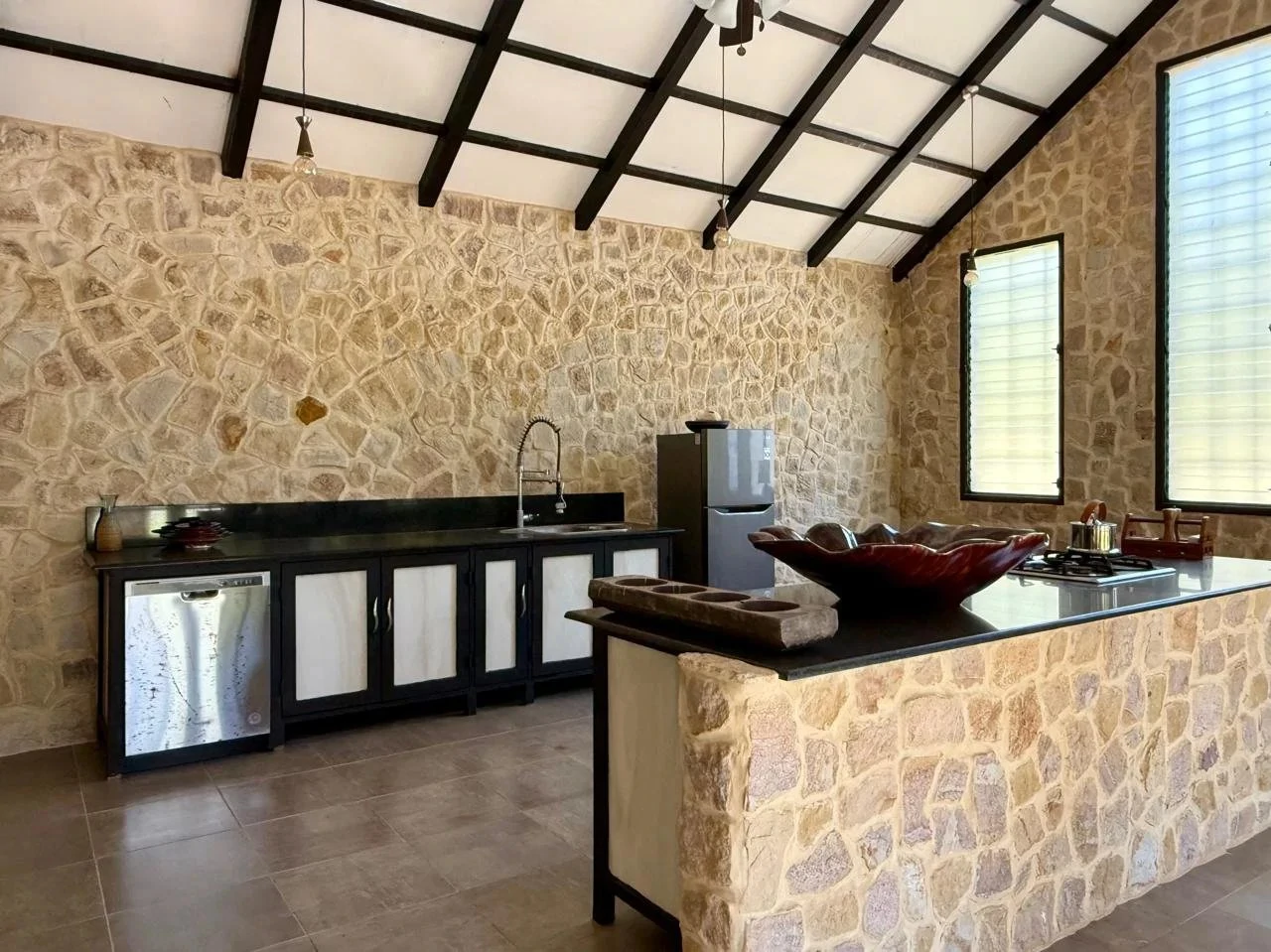 STONE CASTLE: $622,000 USD Your very own "Private Stone Castle" in Costa Rica's Blue Zone. - Gallery image 14