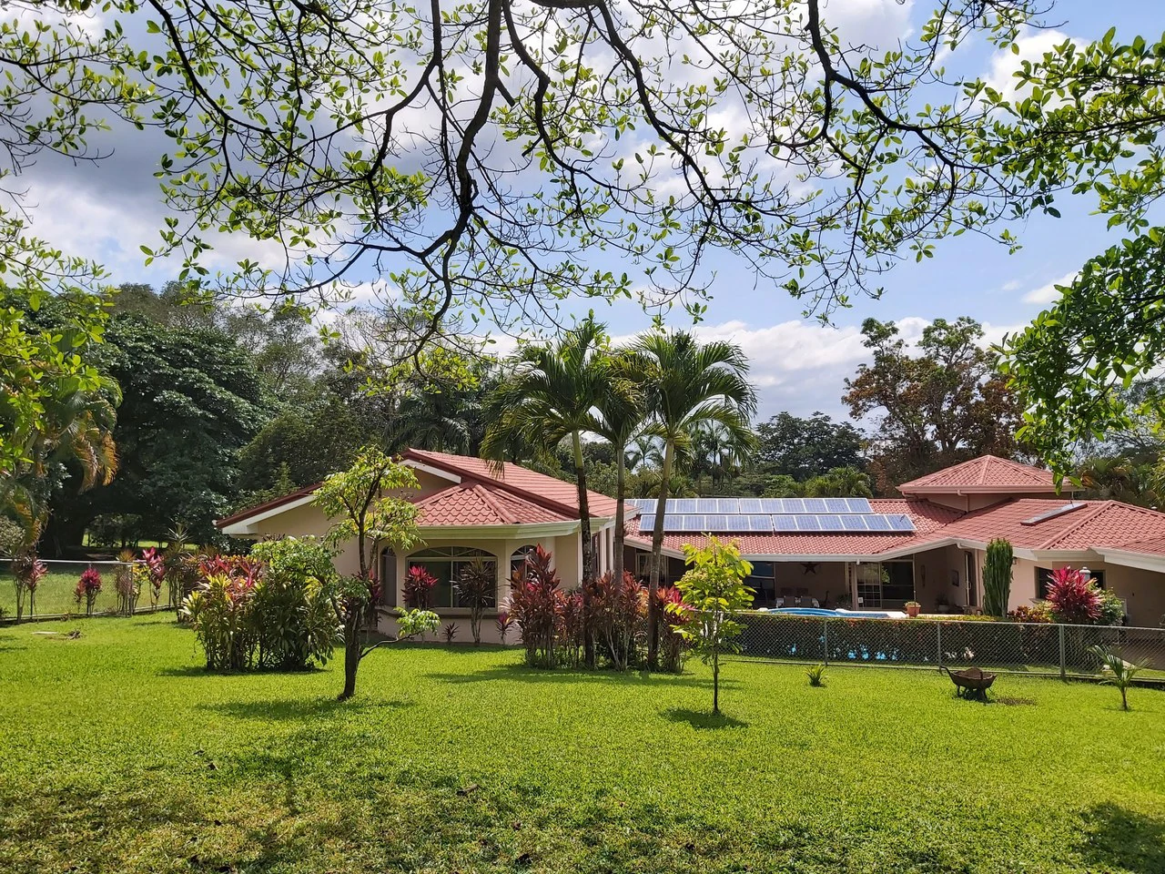 Countryside and Near the Coast House For Sale in Higuito - Gallery image 2