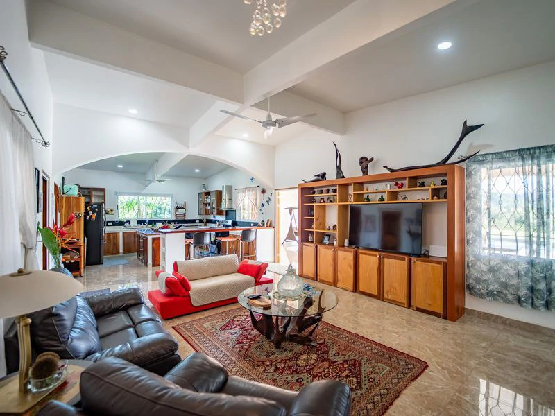 Casa Koi: Luxury 3-Hectare Hilltop Property with Stunning 360° Mountain Views, Main Home, Guest House & Workshop, Minutes from Samara - Gallery image 9