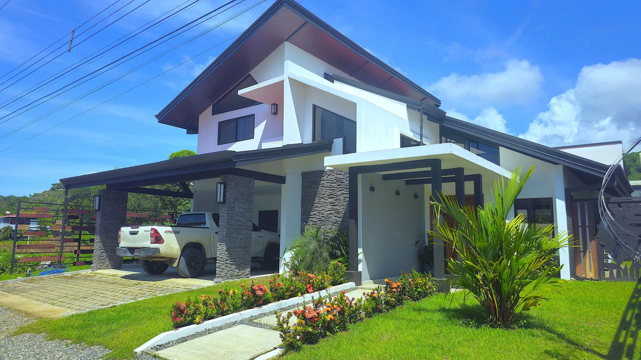 Price Reduced - Modern Oasis Near Uvita: Contemporary Living with Pool & Privacy - Gallery image 2