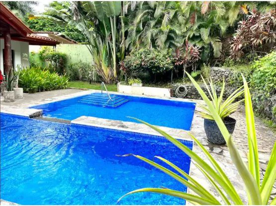 BEAUTIFUL HOUSE WITH SPECTACULAR POOL - Gallery image 3