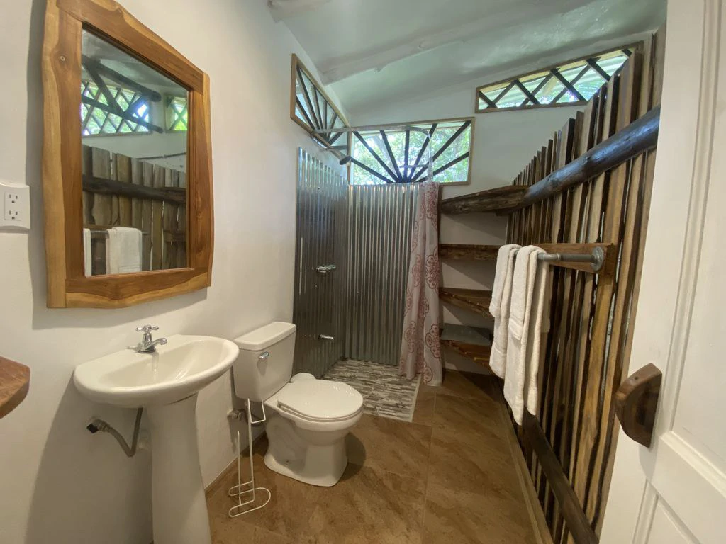 Holistic Yoga Retreat: Relaxation, Peace, Balance and Tranquility, Yoga Retreat with 4 Bungalows and 3 Apartments Elevated upon 1.25+ Acres - Gallery image 25