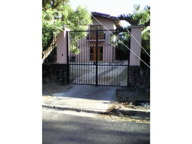 Private house for sale, detached and spacy modern 3-bed home for sale in the center of Liberia