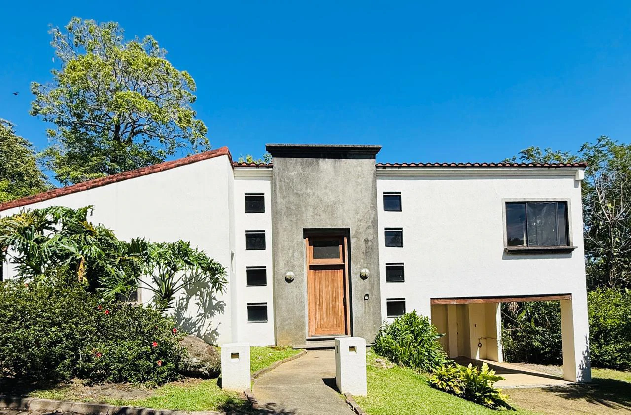 House for lease gated community 4 bedrooms Costa Rica