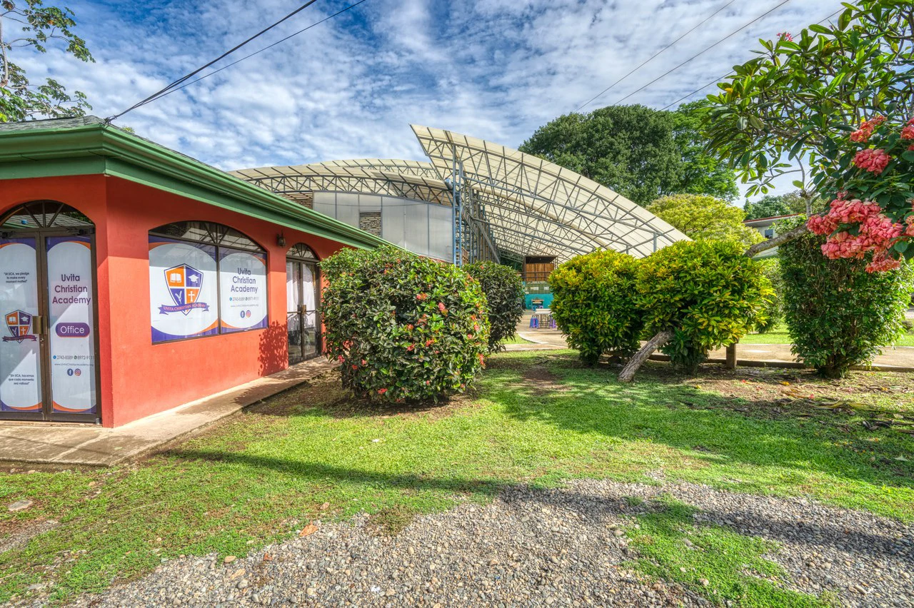 THRIVING SPORTS AND COMMERCIAL BUSINESS WITH OWNER FINANCING OPTION: Rincon Uvita - Gallery image 15