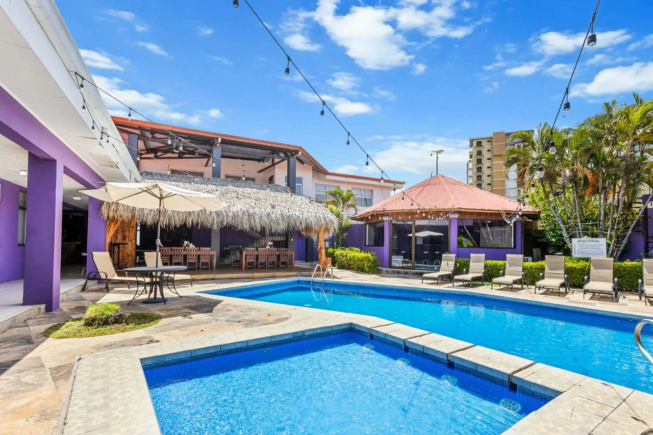 Tropical Paradise: 20-Room Private Vacation Rental Near Cocal Casino - Gallery image 17