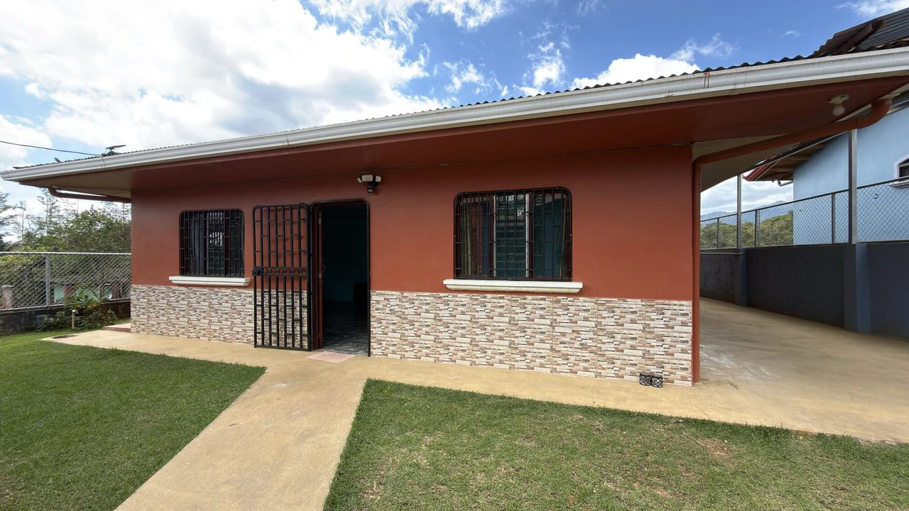 Countryside House For Sale in San Isidro del General