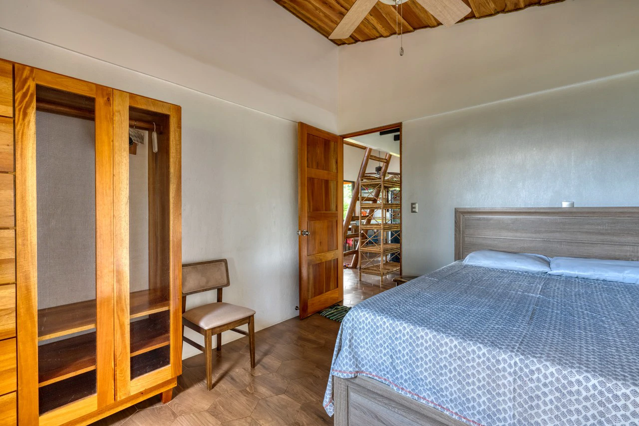 5 Bedroom Mountain Retreat Minutes from the Beach Platanillo Costa Rica - Gallery image 66