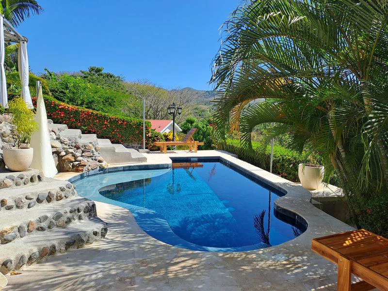 Casa Bella Montana: Charming Mountain View Home - a Slice of Paradise with Spectacular Mountain Views, New Custom Salt Water Designer Pool, and Detached 2 Car Garage with Workshop - Gallery image 7