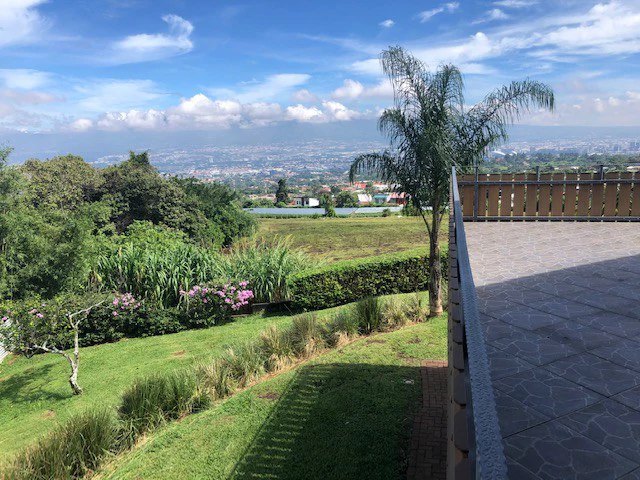 Property in the exclusive green area - San Antonio Escazú with a view of the valley