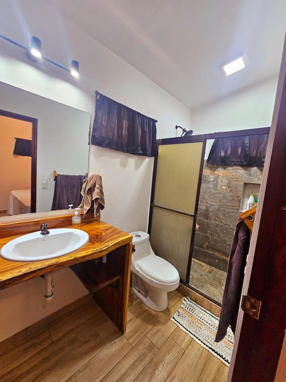 Casa León: Charming 3BR Home w Pool in Town - photo 7