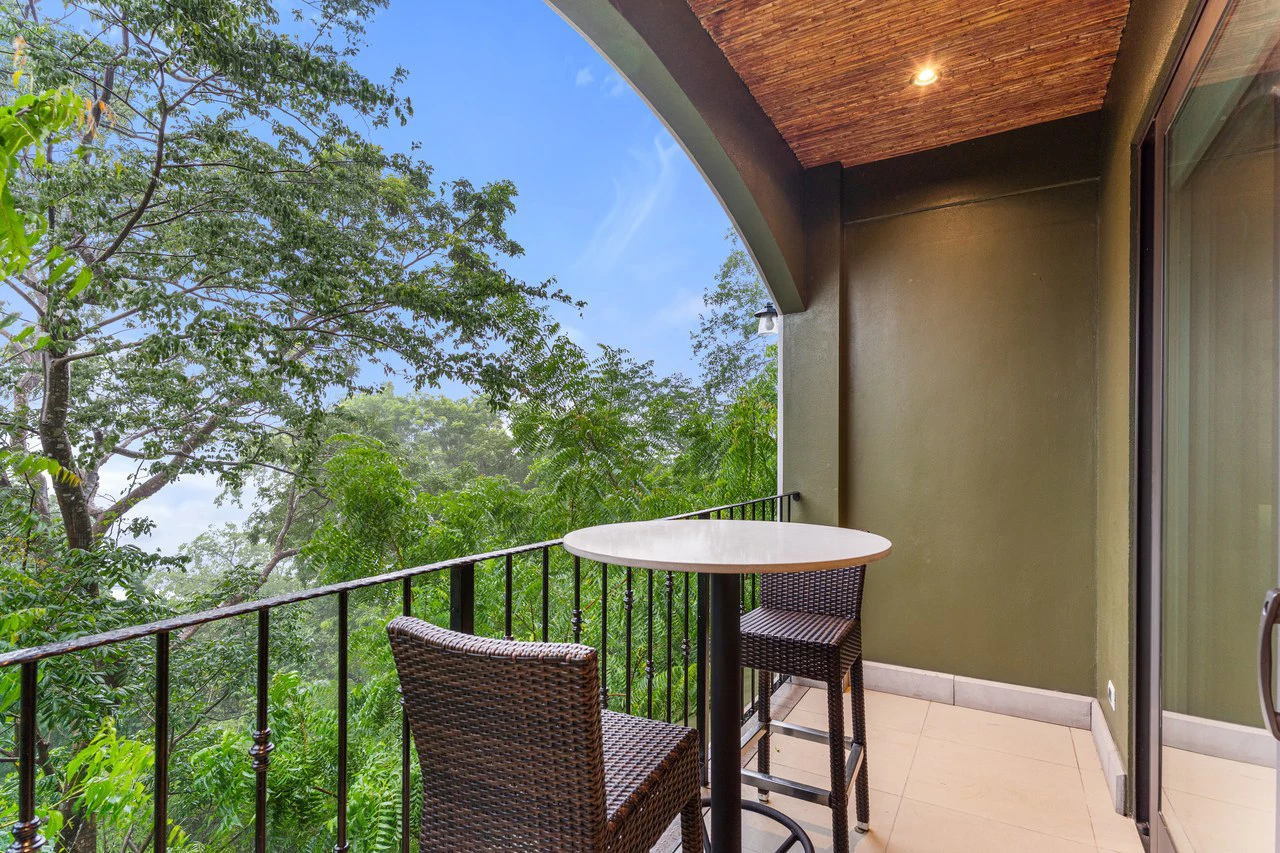 360 Splendor del Pacifico #305: Oceanview Perfection – Just Steps from the Infinity Pool - Gallery image 11