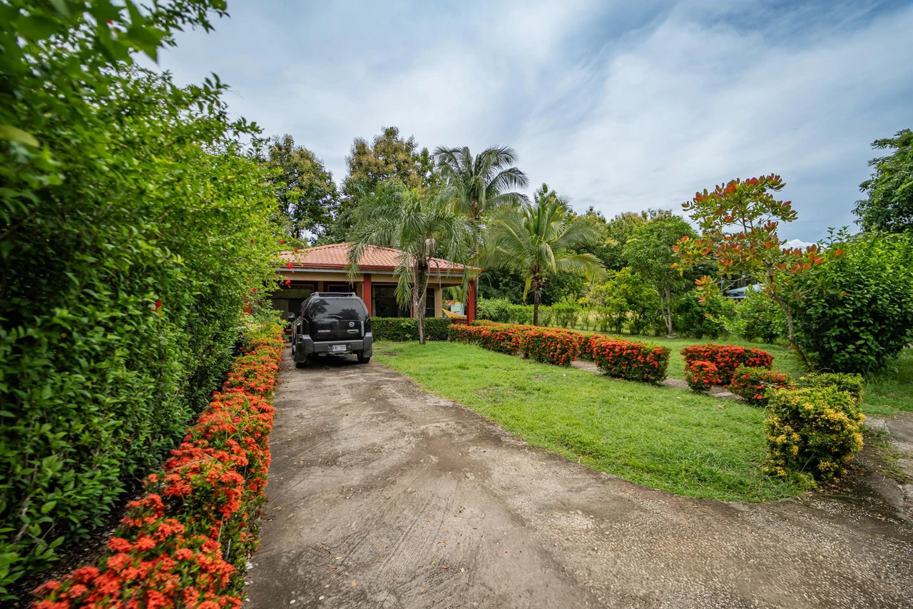 Private 3-Bedroom Home on a Double Lot Minutes from Sámara Beach - photo 7