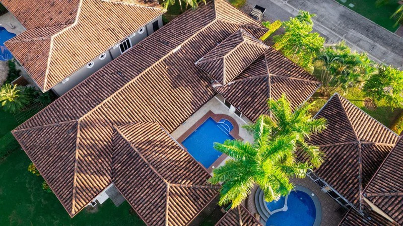 Amazing Casa Grande: Enormous Home with Pool near the Beach in a highly sought after Community! - Gallery image 4