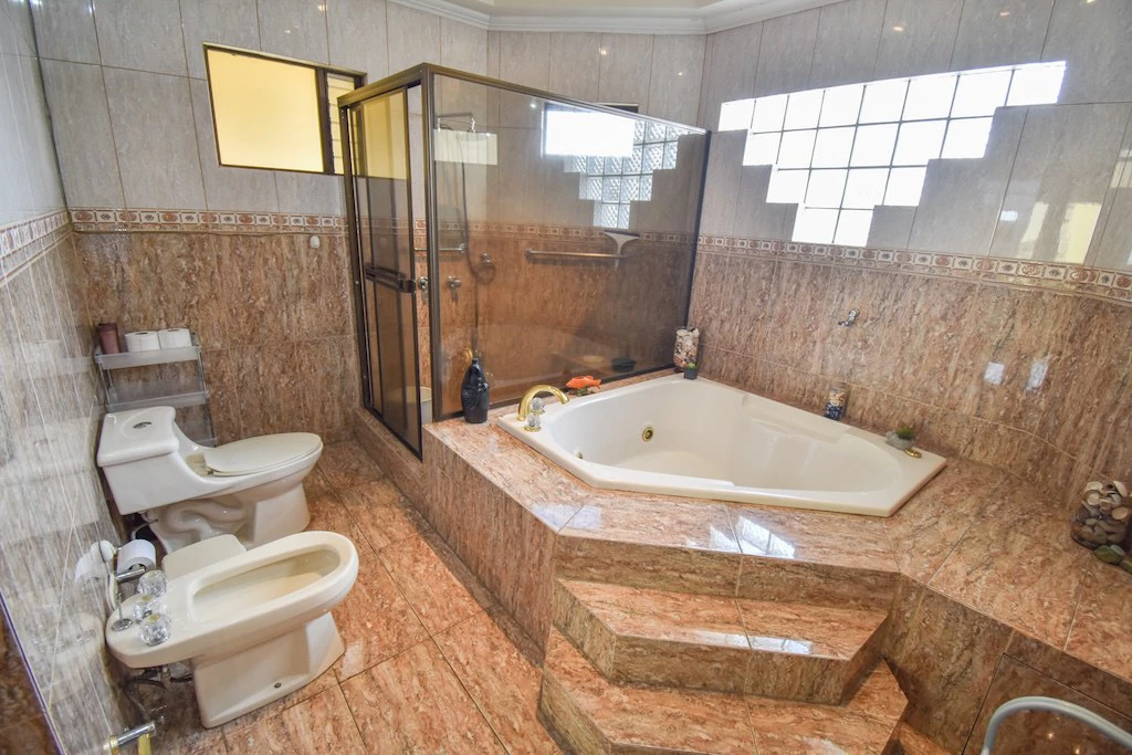 House For Sale in Trejos Montealegre - Gallery image 34