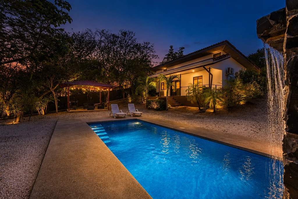 Villa Los Monos: High-Income 9-Unit Rental Property Near Playa Grande - Gallery image 3