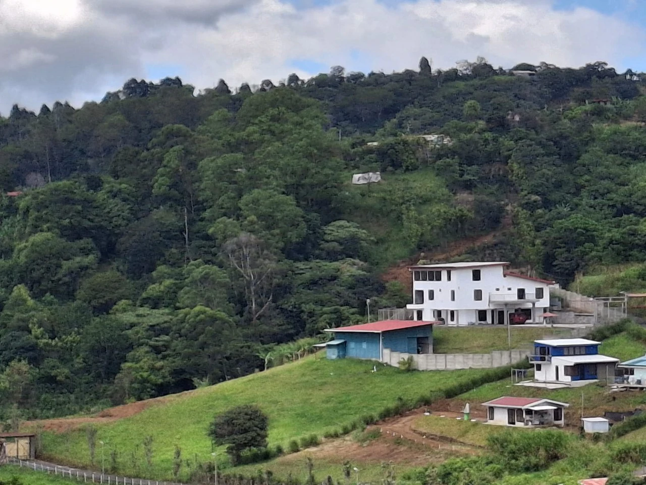 Casa Vista!: 3 level Cityview Hilltop Estate + 27,980m2 - Gallery image 6