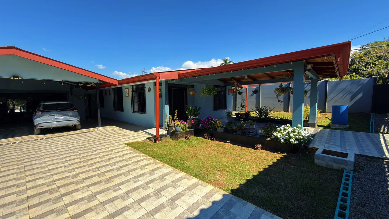 Countryside House For Sale in San Pedro